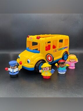 2002 Fisher Price Little People Beeps School Bus Lights Sounds w/4 People WORKS!